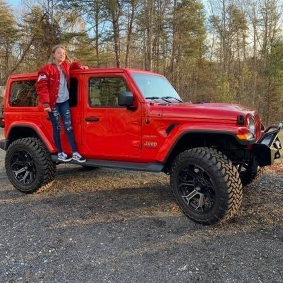 Meet your Posher, Macy - Picture 1 of 1